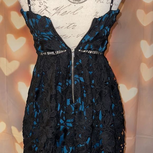 🔥NWT🔥ROMEO & JULIET🔥BLACK/EMERALD LACE DRESS🔥 - Picture 5 of 8